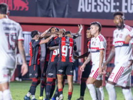O Vitória venceu o Flamengo por 2 a 0 no Barradão e eliminou o clube carioca da Copa do Brasil 2026. Com gols de Erick e Luan Cândido, o time de Jair Ventura garantiu a vaga nas oitavas de final. Veja os outros resultados da rodada.