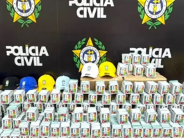 RJ: Polícia apreende mais de 200 mil figurinhas falsificadas da Copa