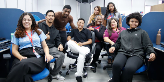 A Paschoalotto promove um mutirão de empregos em Marília neste sábado (16), às 10h. São vagas para operador de telesserviços com foco em diversidade e inclusão (PcDs e 50+). Confira o local das entrevistas e como agendar pelo WhatsApp.