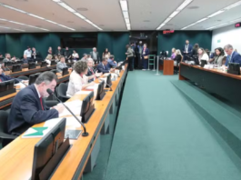 CCJ da Câmara aprova PEC que reduz maioridade penal de 18 para 16 anos