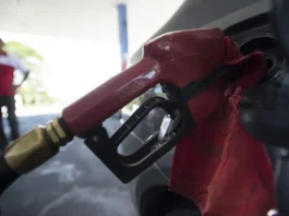 Alta do petróleo faz Fazenda adiar decisão sobre fim do subsídio de R$ 0,44 na gasolina