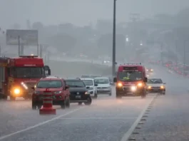 Temporais se interiorizam em Santa Catarina
