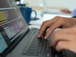 Alerta de saúde: Hiperconectividade e uso excessivo da internet podem acelerar o burnout